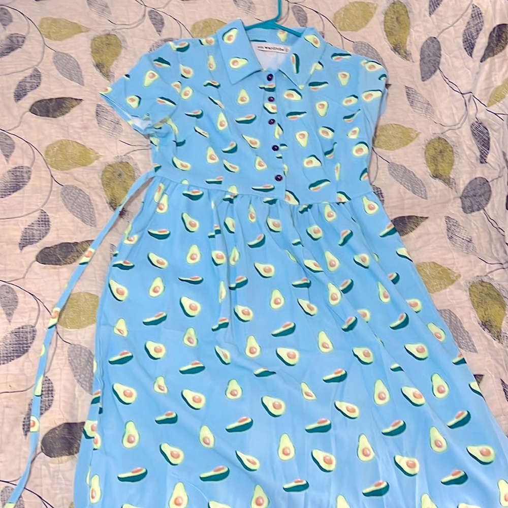 Super cute short sleeve blue avocado print dress size Large brand new
